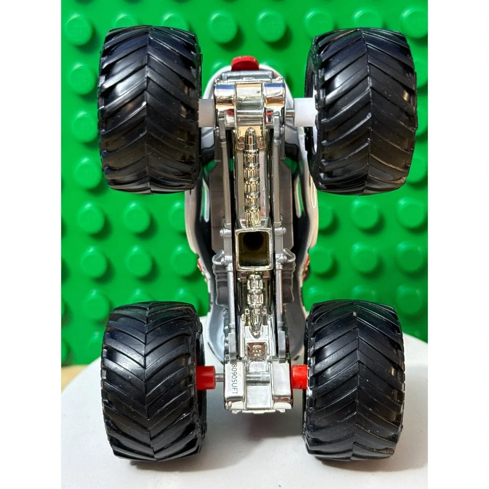 Monster Jam Monster Mutt Dalmatian Diecast Truck White Black 1:64 Scale